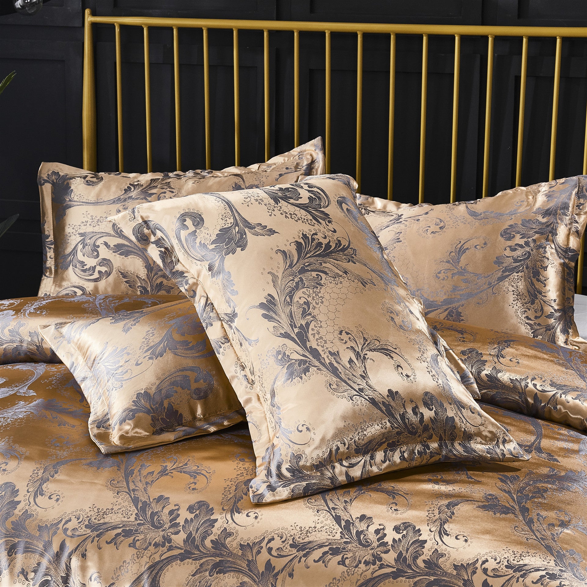 Two/Three-piece polyester bedding set.