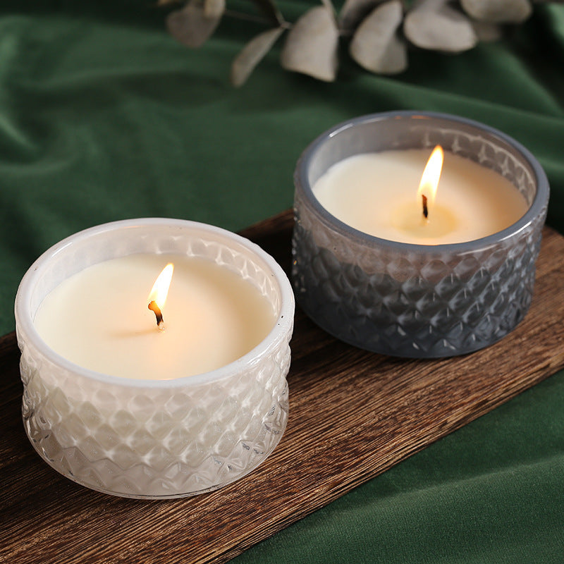 Kreative Aromatherapie-Glaskerze aus Sojawachs mit Deckel mit Knopf.