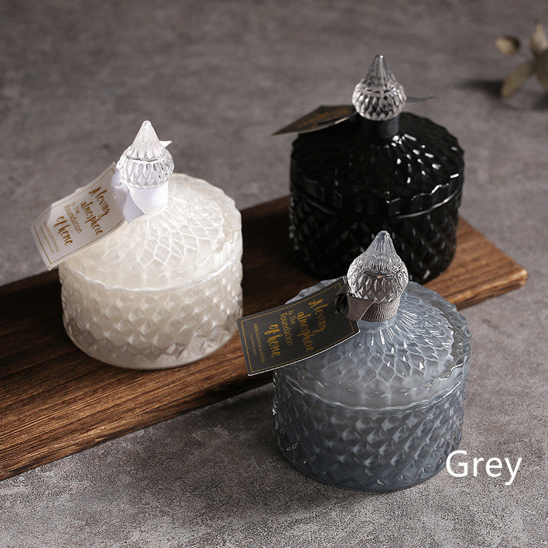 Kreative Aromatherapie-Glaskerze aus Sojawachs mit Deckel mit Knopf.