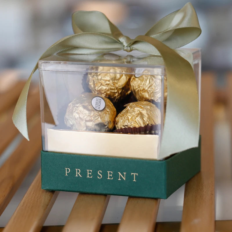 Acryl-Geschenkbox mit transparentem Band.
