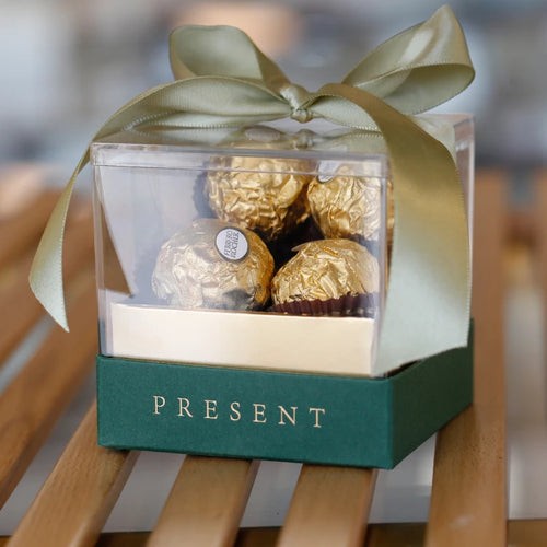 Acryl-Geschenkbox mit transparentem Band.