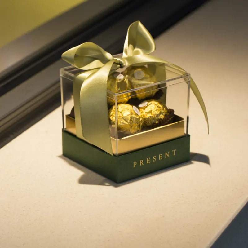 Acryl-Geschenkbox mit transparentem Band.