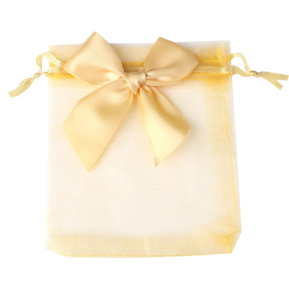 Organza-Geschenkbeutel mit Schleife und Kordelzug.