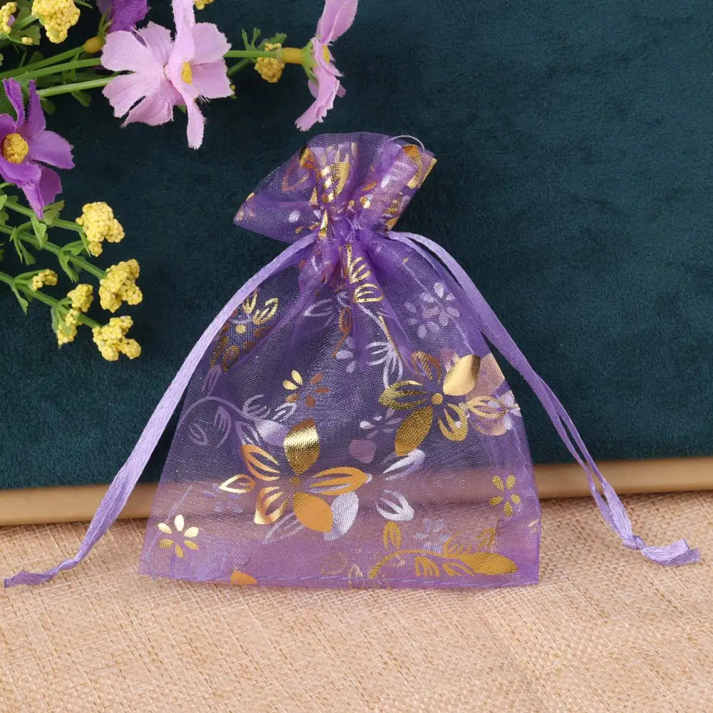 Satinbeutel mit Kordelzug zum Verpacken von Geschenktüten.