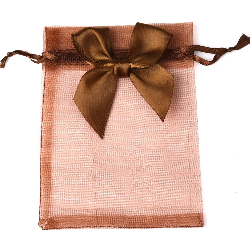 Organza-Geschenkbeutel mit Schleife und Kordelzug.