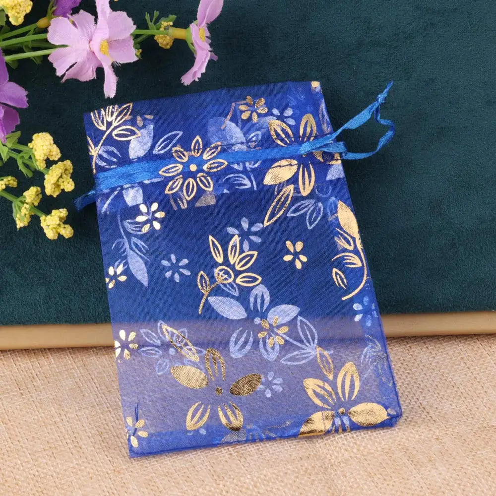 Satinbeutel mit Kordelzug zum Verpacken von Geschenktüten.