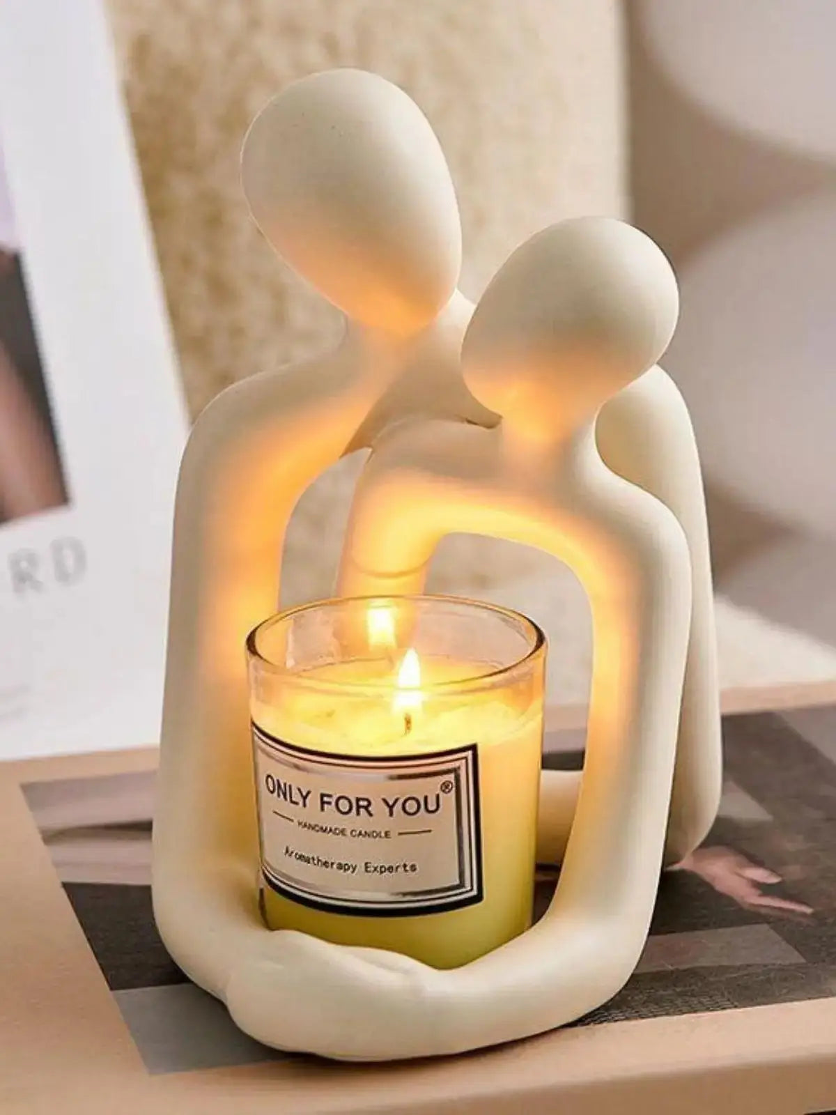 Heartwarming Loving Couple Resin Statue - A Timeless Modern Home Decor.