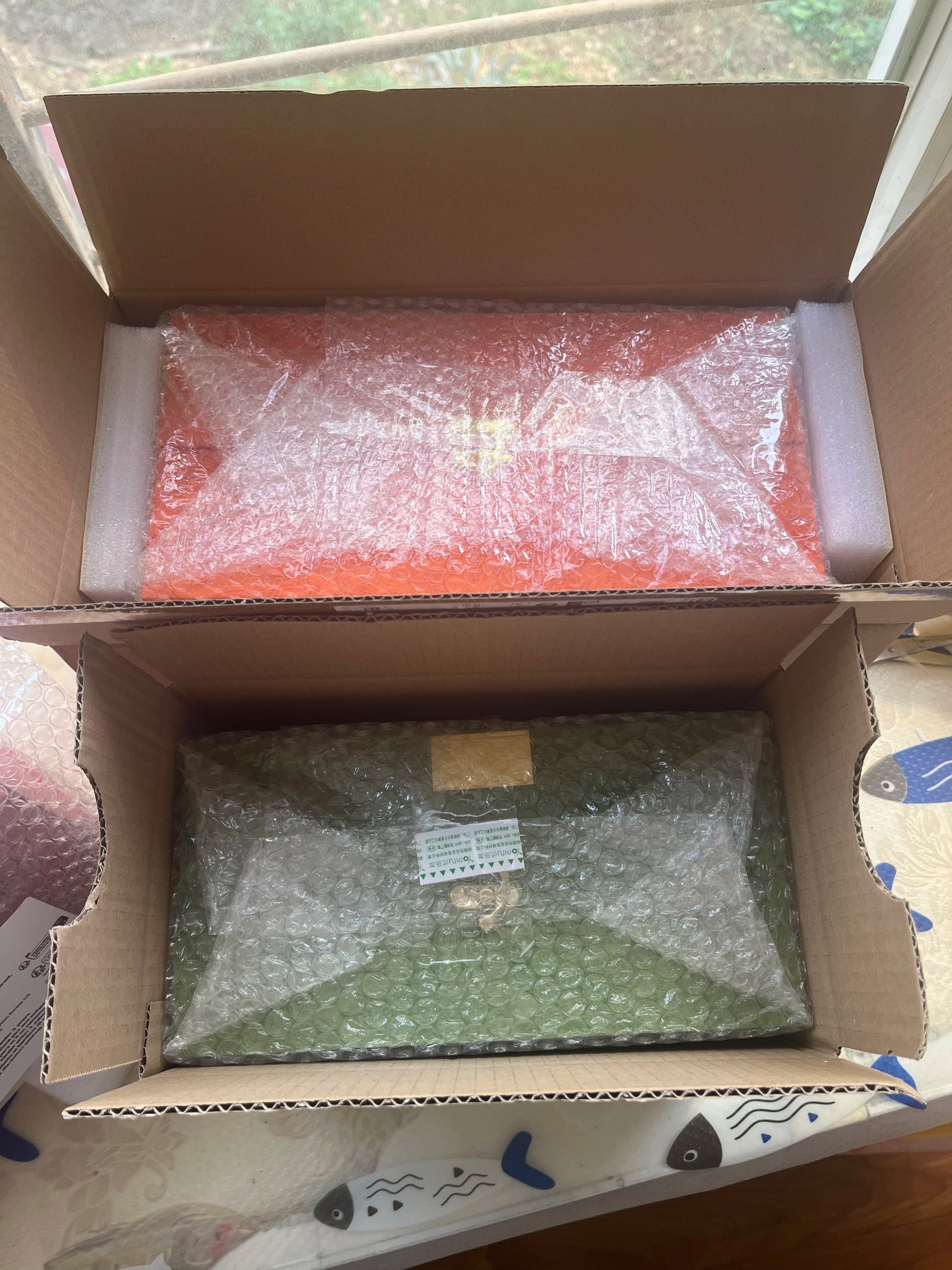 Metal Handheld Gift Box With Luxury Scarf.