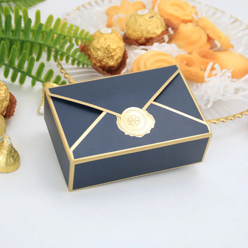 Neue Geschenkboxen, Verpackung in Umschlagform, Hochzeitsgeschenk.