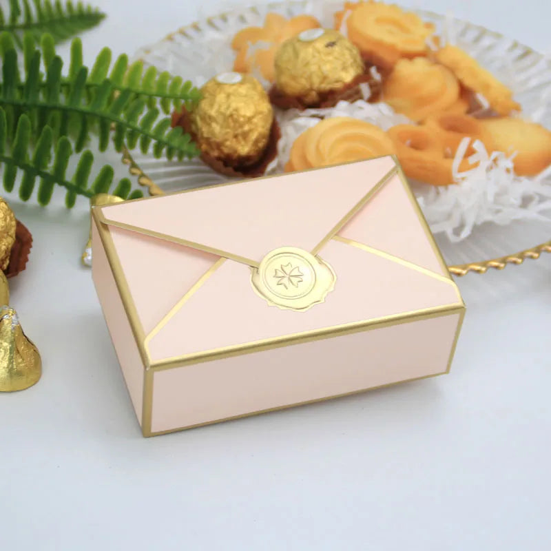 Neue Geschenkboxen, Verpackung in Umschlagform, Hochzeitsgeschenk.