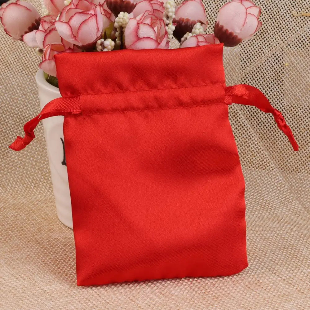 Satinbeutel mit Kordelzug zum Verpacken von Geschenktüten.