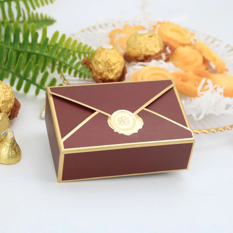 Neue Geschenkboxen, Verpackung in Umschlagform, Hochzeitsgeschenk.