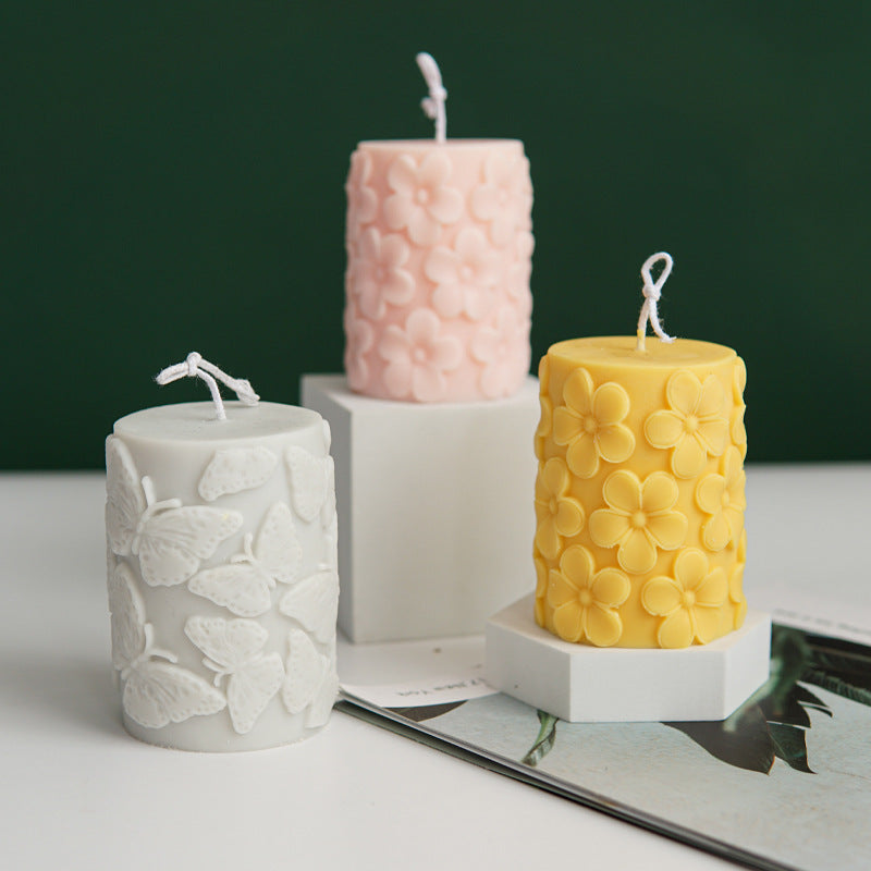 Zylindrische Kerzenform mit Pflaumenblüten- oder Schmetterlingsprägung