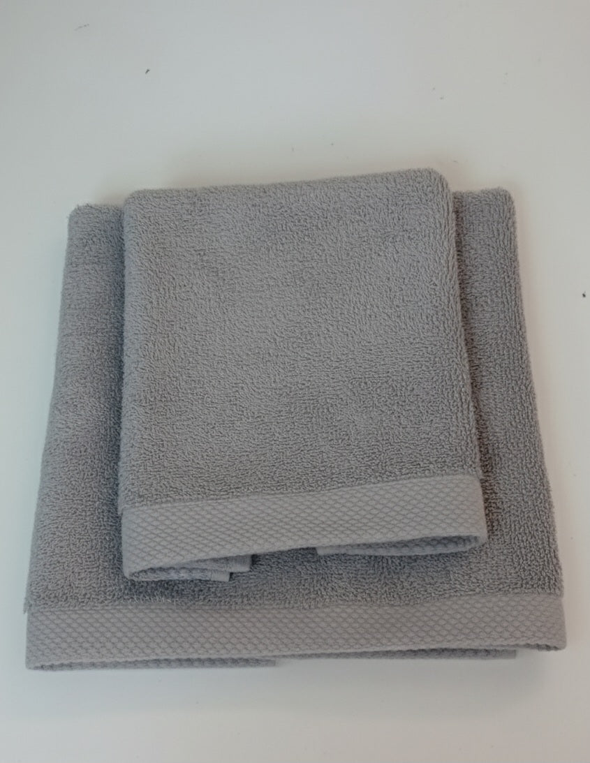 AREA - Set Spugna Asciugamano + Ospite Tinta Unita 100 % Cotone